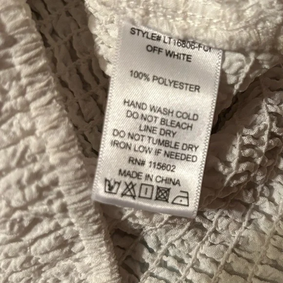 NWT Lush Smocked Ring Cut Out top off white size large - Picture 8 of 9